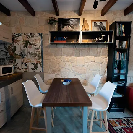 度假居 Traditional Stone House - Where Tradition Meets Comfort