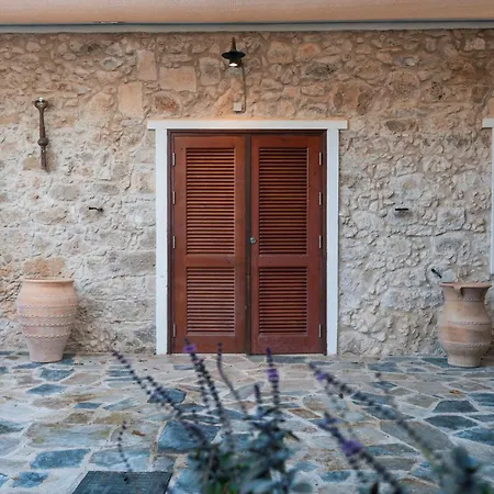 Traditional Stone House - Where Tradition Meets Comfort Mesa Chorio
