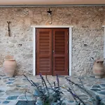 Traditional Stone House - Where Tradition Meets Comfort Mesa Chorio
