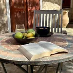 Feriehus Traditional Stone House - Where Tradition Meets Comfort