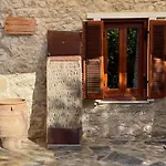 Traditional Stone House - Where Tradition Meets Comfort Feriehus Mesa Chorio