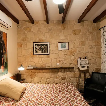 Boxer House - Where Tradition Meets Comfort *