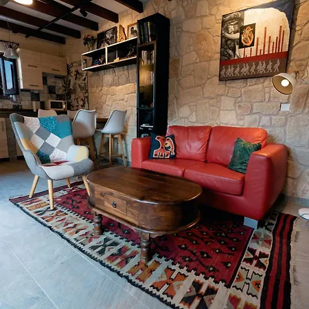 Paphos Traditional House *