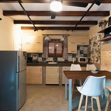 Paphos Traditional House *