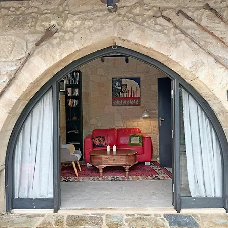 Traditional Stone House - Where Tradition Meets Comfort Mesa Chorio