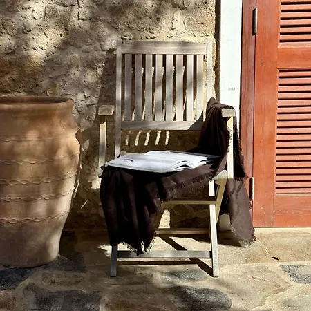 Hébergement de vacances Traditional Stone House - Where Tradition Meets Comfort *