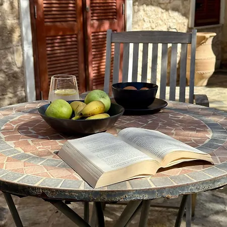 Hébergement de vacances Traditional Stone House - Where Tradition Meets Comfort