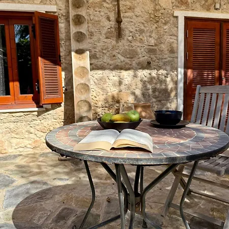 Traditional Stone House - Where Tradition Meets Comfort *