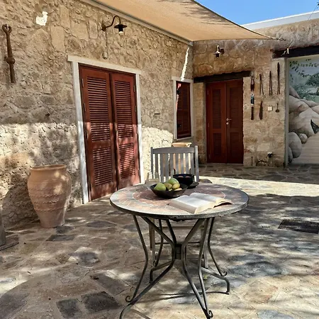 Hébergement de vacances Traditional Stone House - Where Tradition Meets Comfort *