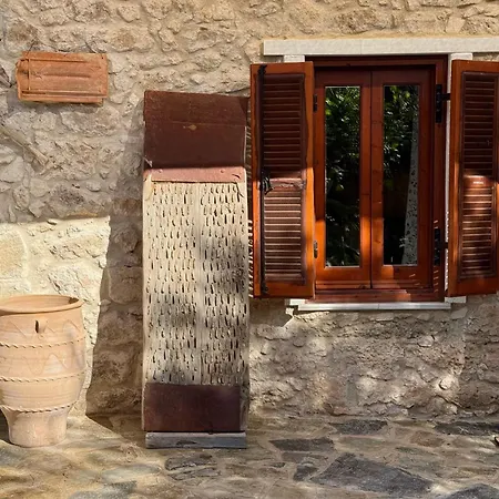 Traditional Stone House - Where Tradition Meets Comfort Hébergement de vacances Mesa Chorio