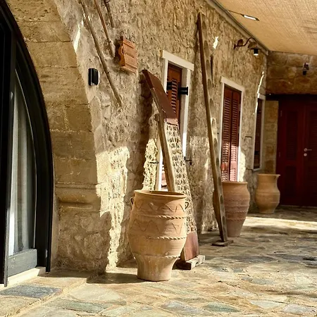 Hébergement de vacances Traditional Stone House - Where Tradition Meets Comfort *