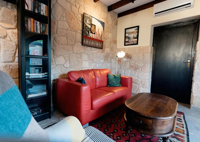 Traditional Stone House - Where Tradition Meets Comfort Semesterbostad