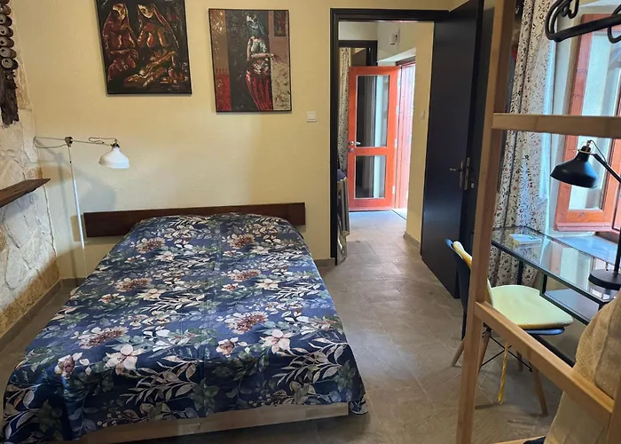 Traditional Stone House - Where Tradition Meets Comfort * Mesa Chorio