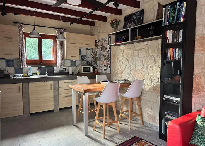 Traditional Stone House - Where Tradition Meets Comfort *